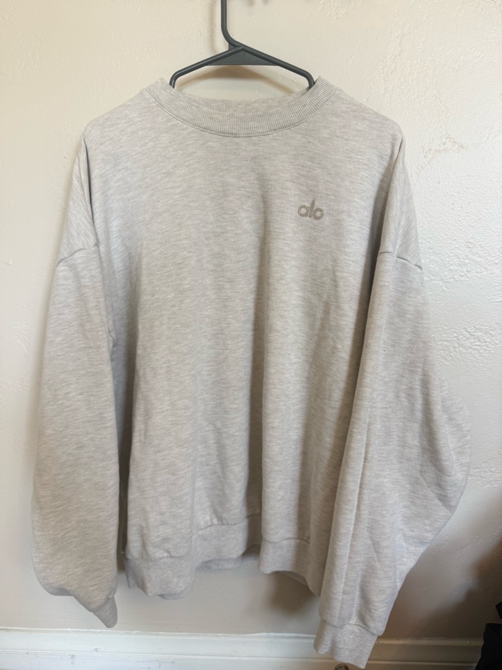 ALO Yoga Accolade Women’s Oatmeal Crewneck Sweatshirt